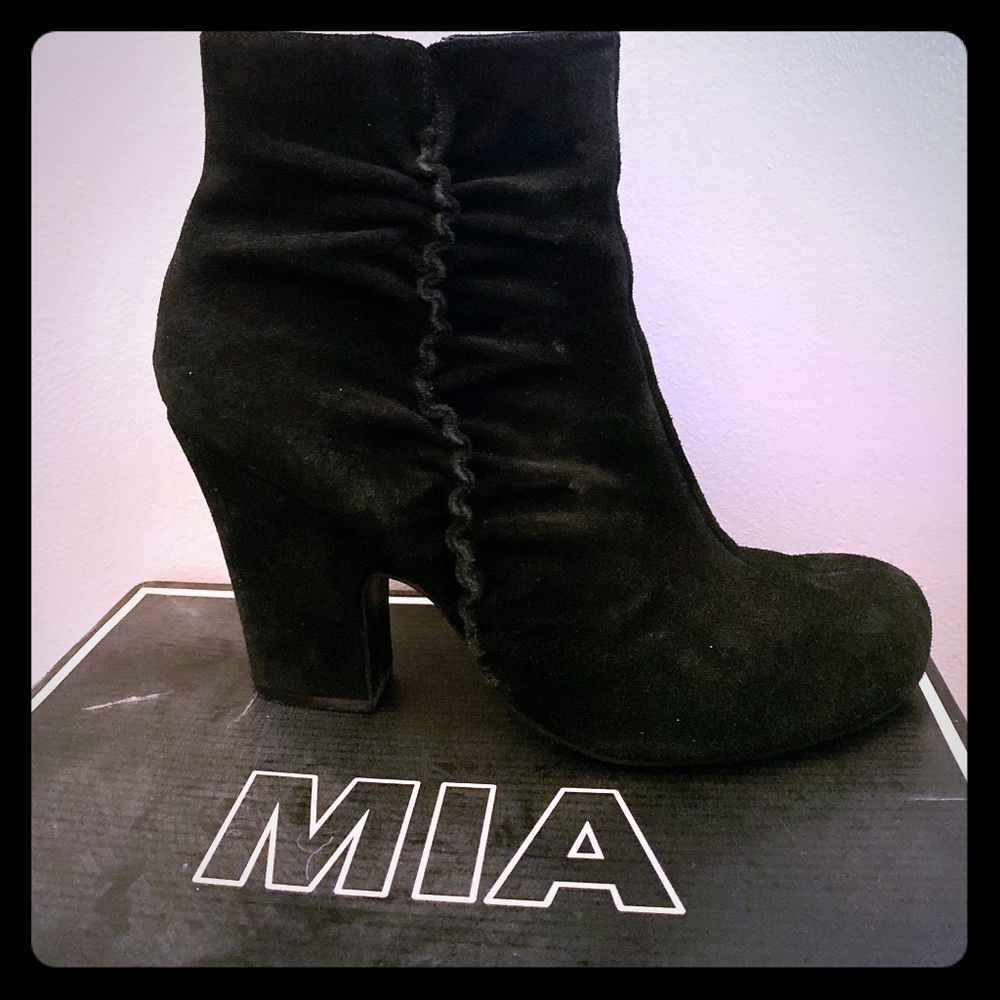 MIA suede black boots